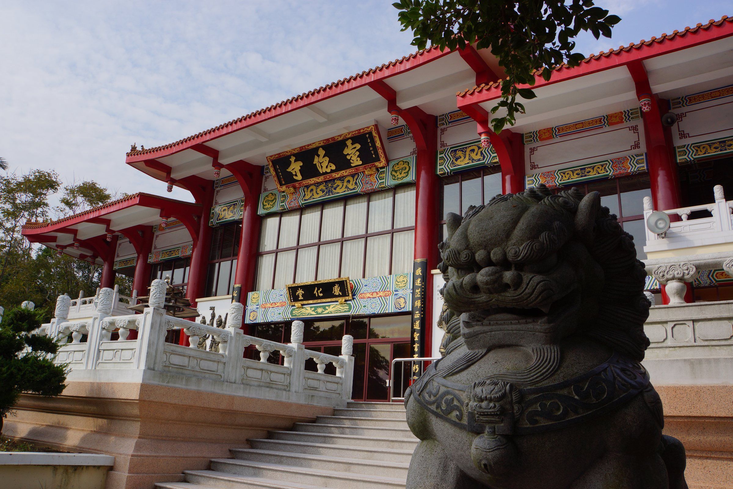 青草湖畔靈隱寺